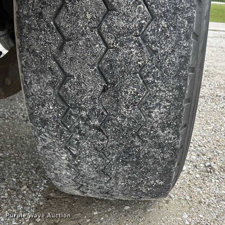 image for item EK4590 1997 Ford LT9513 utility / service truck