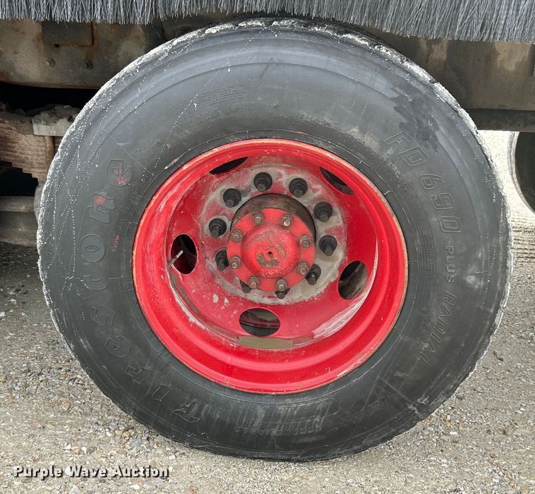 image for item EK4590 1997 Ford LT9513 utility / service truck