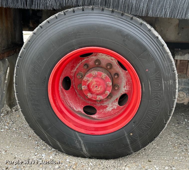 image for item EK4590 1997 Ford LT9513 utility / service truck