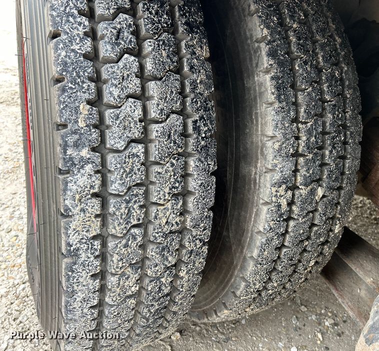 image for item EK4590 1997 Ford LT9513 utility / service truck