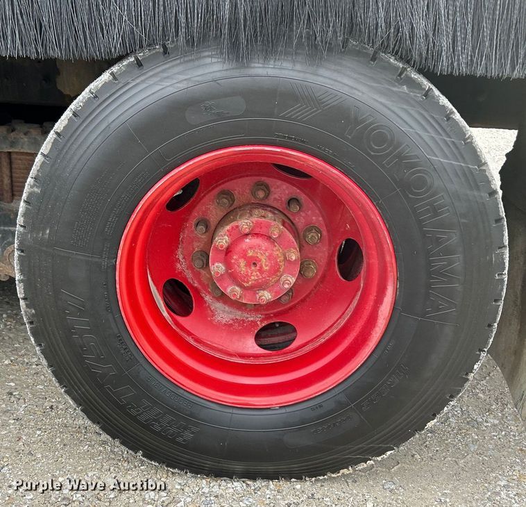 image for item EK4590 1997 Ford LT9513 utility / service truck