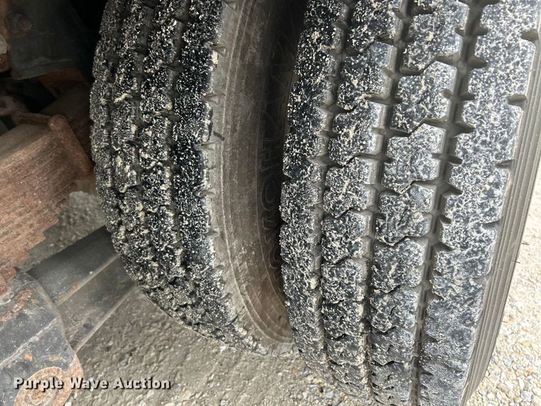 image for item EK4590 1997 Ford LT9513 utility / service truck