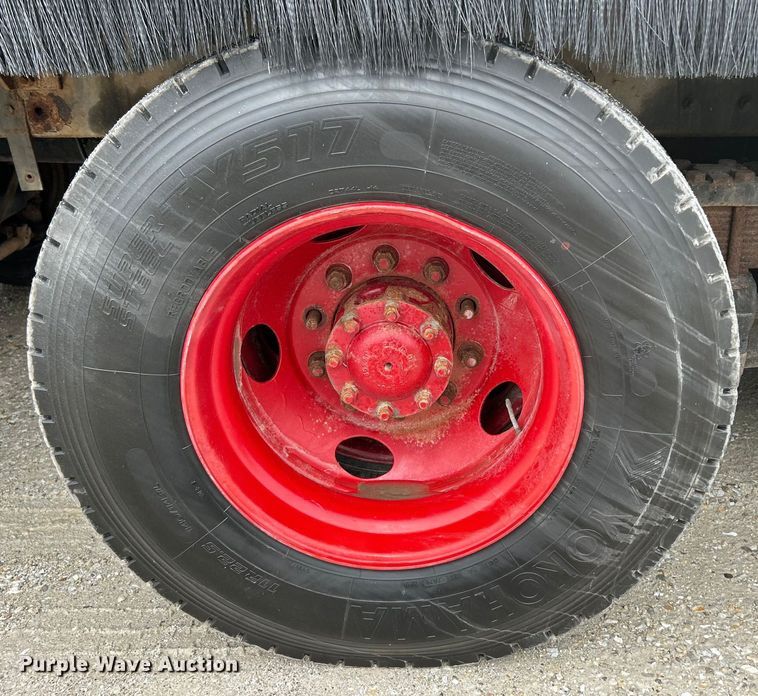 image for item EK4590 1997 Ford LT9513 utility / service truck