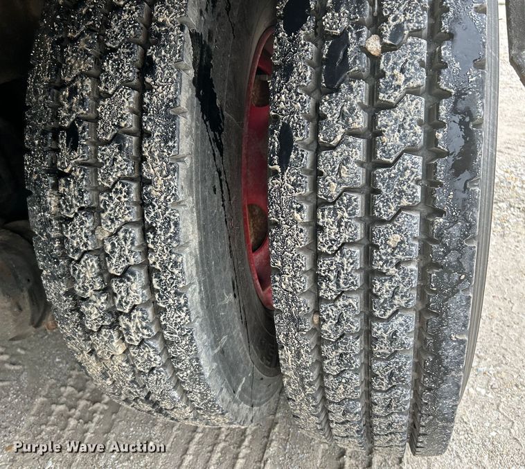 image for item EK4590 1997 Ford LT9513 utility / service truck