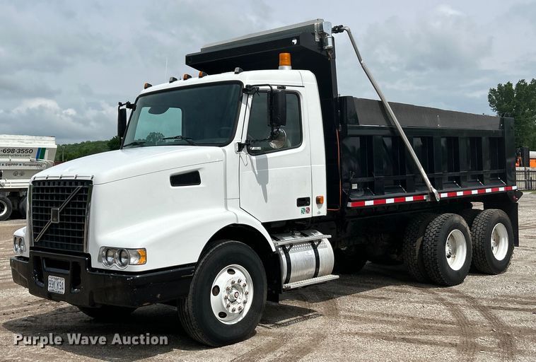 image for item EK4594 2007 Volvo VHD dump truck