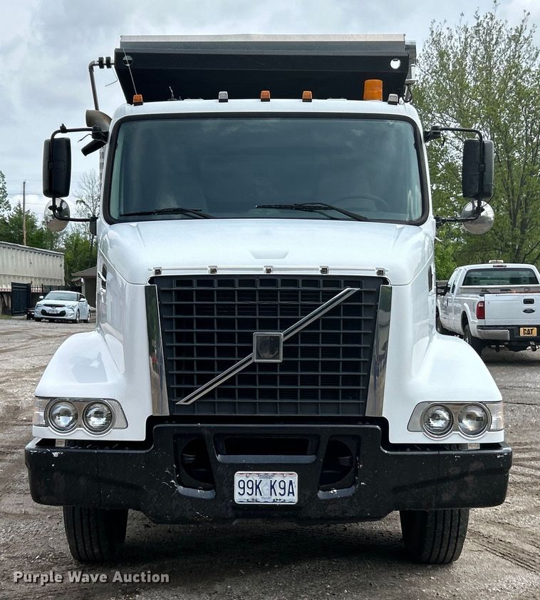 image for item EK4594 2007 Volvo VHD dump truck
