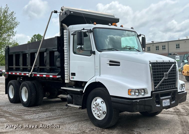 image for item EK4594 2007 Volvo VHD dump truck