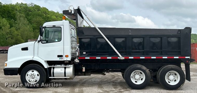 image for item EK4594 2007 Volvo VHD dump truck