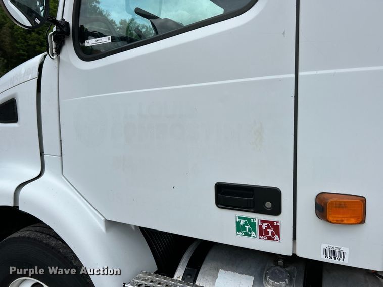 image for item EK4594 2007 Volvo VHD dump truck