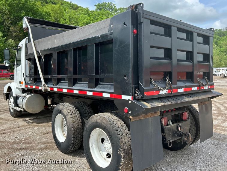 image for item EK4594 2007 Volvo VHD dump truck