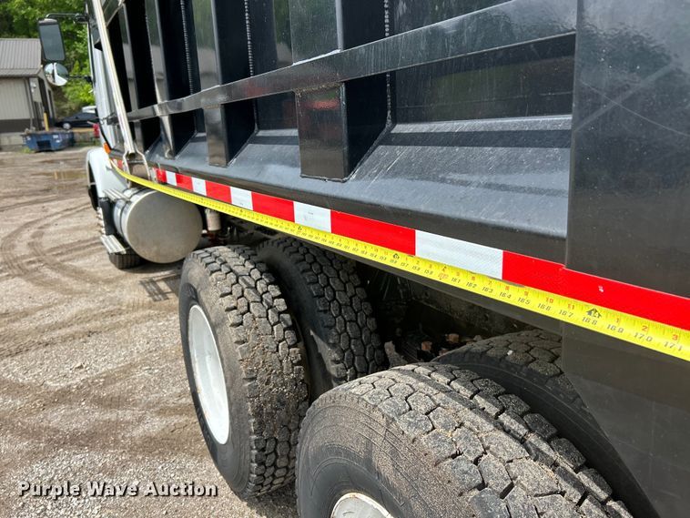 image for item EK4594 2007 Volvo VHD dump truck