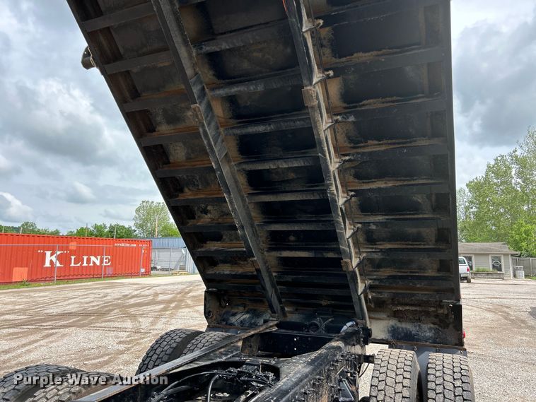 image for item EK4594 2007 Volvo VHD dump truck