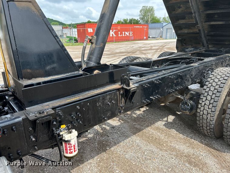 image for item EK4594 2007 Volvo VHD dump truck