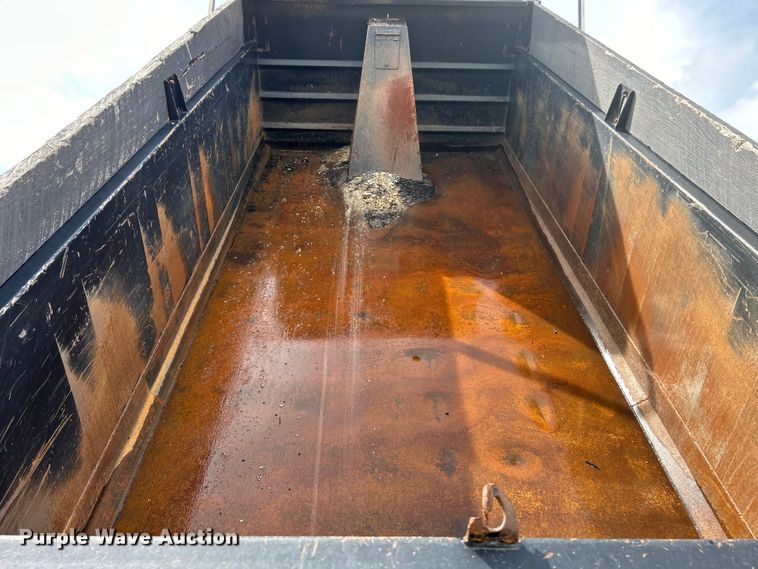 image for item EK4594 2007 Volvo VHD dump truck