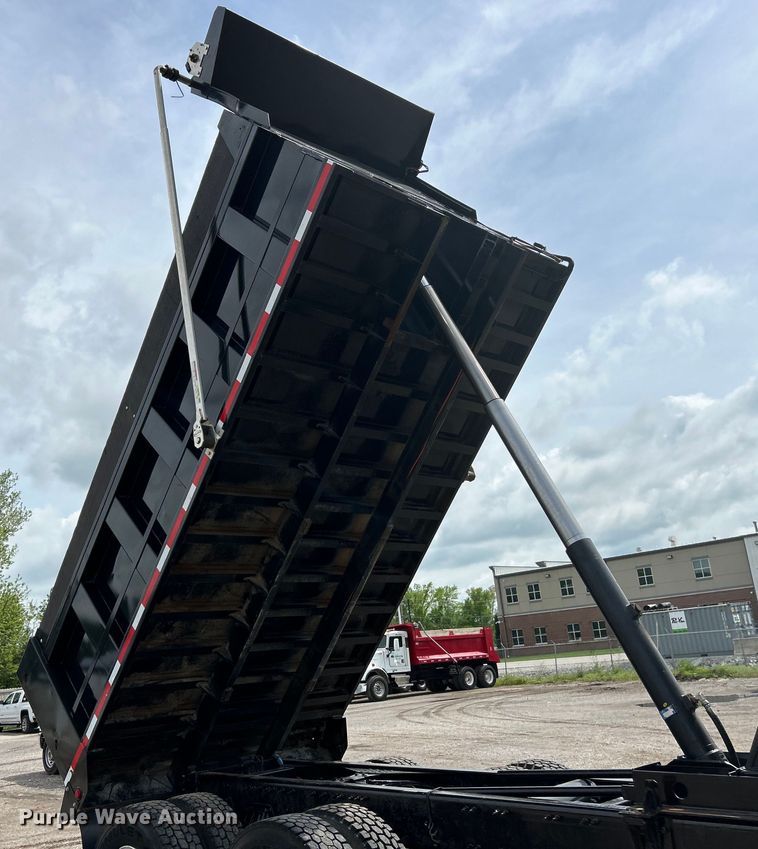 image for item EK4594 2007 Volvo VHD dump truck