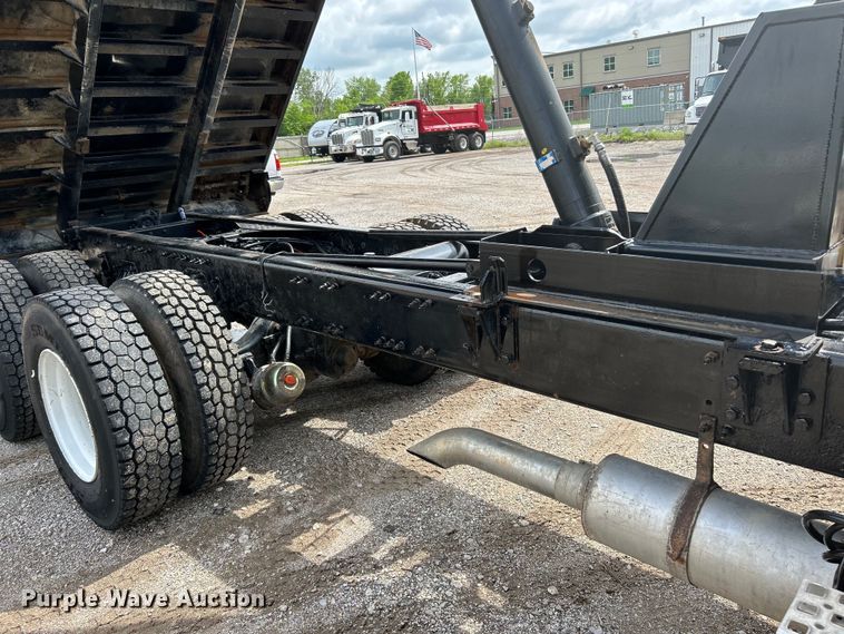 image for item EK4594 2007 Volvo VHD dump truck