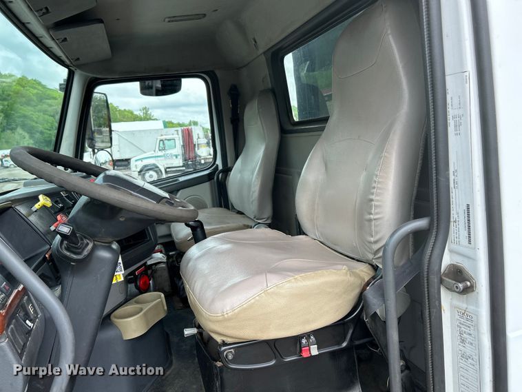 image for item EK4594 2007 Volvo VHD dump truck