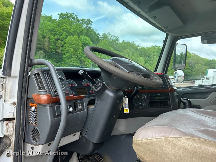 image for item EK4594 2007 Volvo VHD dump truck