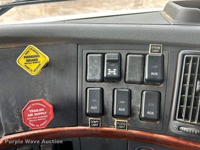 image for item EK4594 2007 Volvo VHD dump truck