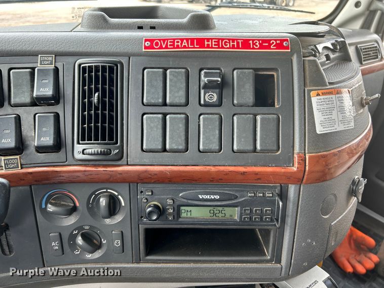 image for item EK4594 2007 Volvo VHD dump truck