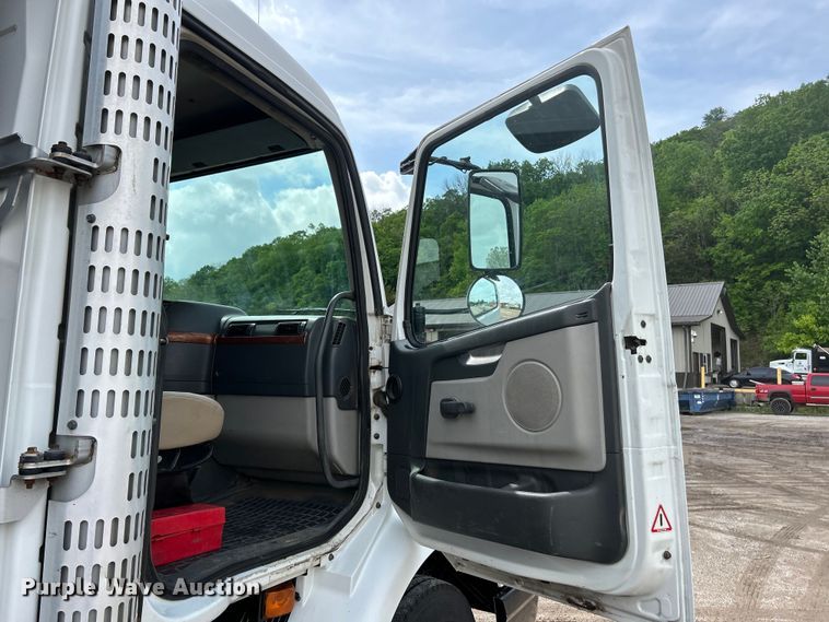 image for item EK4594 2007 Volvo VHD dump truck