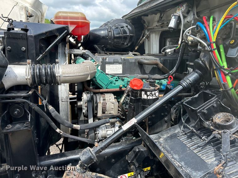 image for item EK4594 2007 Volvo VHD dump truck