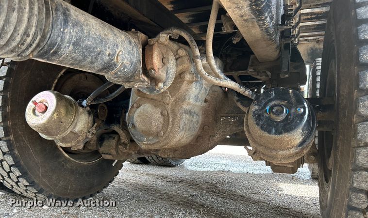 image for item EK4594 2007 Volvo VHD dump truck