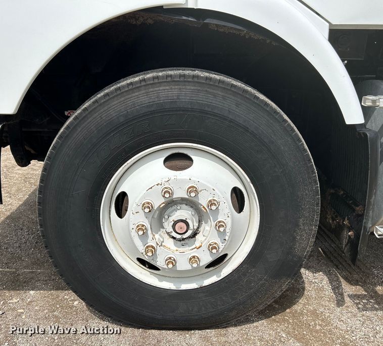 image for item EK4594 2007 Volvo VHD dump truck