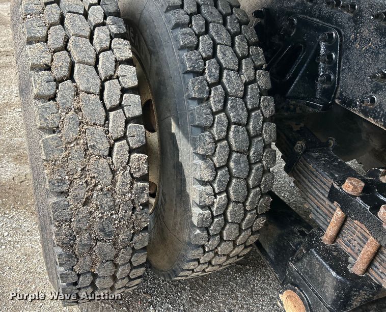 image for item EK4594 2007 Volvo VHD dump truck