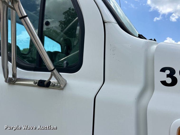 image for item EK4605 2005 Sterling  Acterra utility / service truck