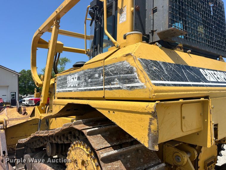 image for item EK8504 2004 Caterpillar  D6R XL dozer