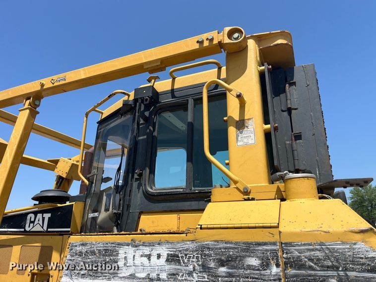image for item EK8504 2004 Caterpillar  D6R XL dozer