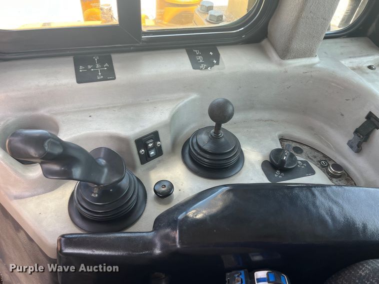 image for item EK8504 2004 Caterpillar  D6R XL dozer