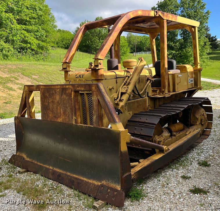 image for item EK8513 1976 Caterpillar D4D dozer