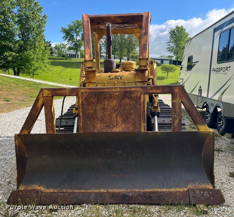 image for item EK8513 1976 Caterpillar D4D dozer