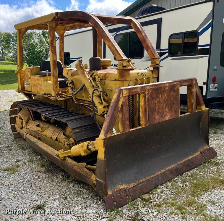 image for item EK8513 1976 Caterpillar D4D dozer
