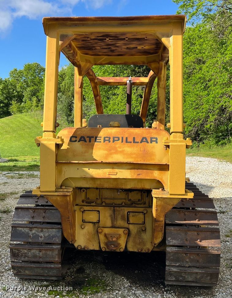 image for item EK8513 1976 Caterpillar D4D dozer
