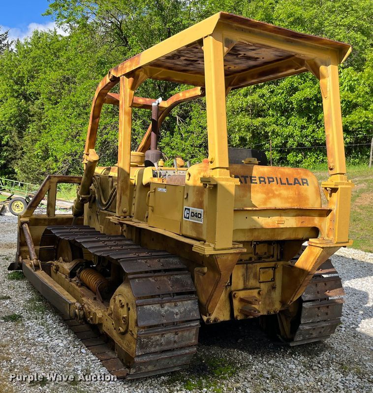 image for item EK8513 1976 Caterpillar D4D dozer