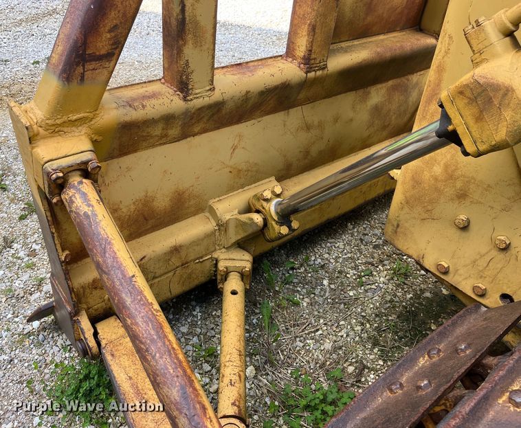 image for item EK8513 1976 Caterpillar D4D dozer