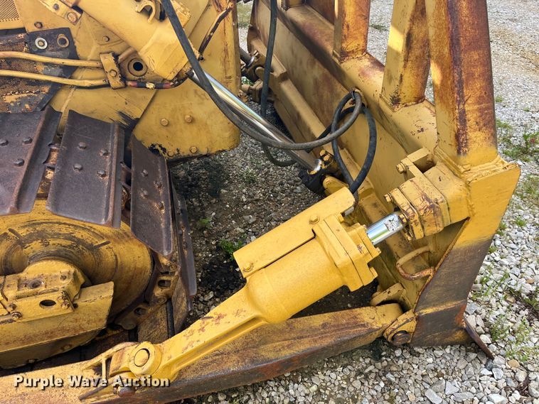 image for item EK8513 1976 Caterpillar D4D dozer