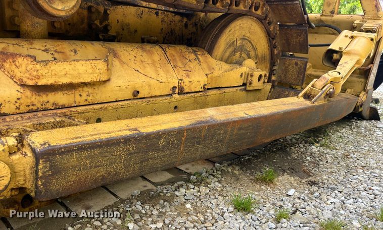 image for item EK8513 1976 Caterpillar D4D dozer