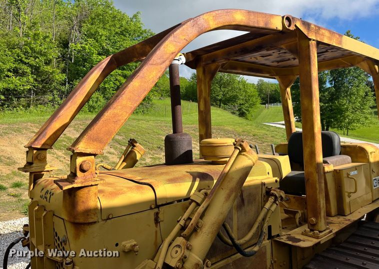 image for item EK8513 1976 Caterpillar D4D dozer
