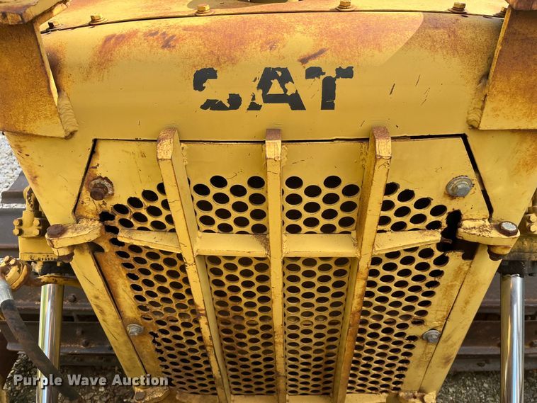 image for item EK8513 1976 Caterpillar D4D dozer