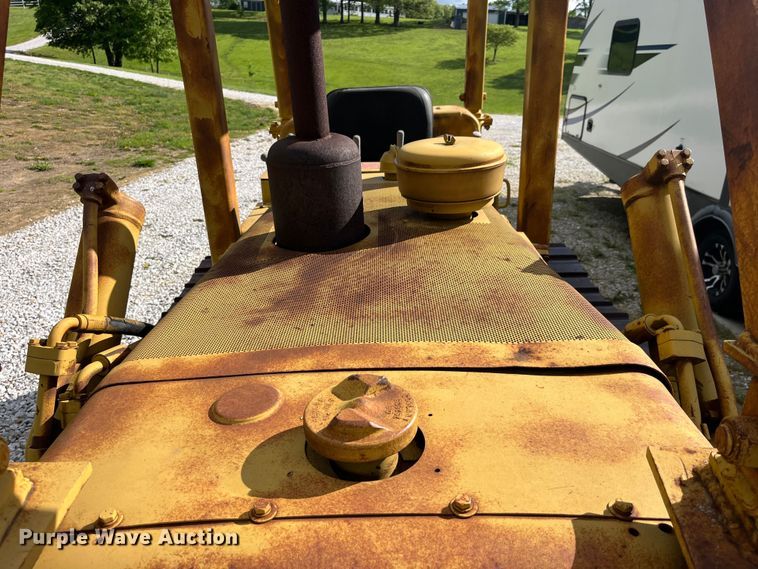 image for item EK8513 1976 Caterpillar D4D dozer