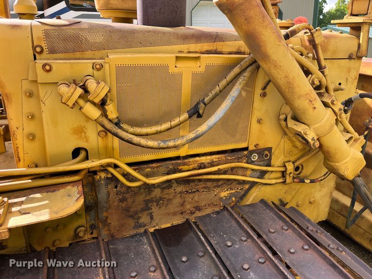 image for item EK8513 1976 Caterpillar D4D dozer