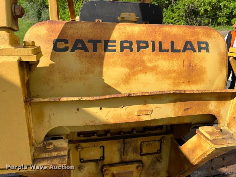 image for item EK8513 1976 Caterpillar D4D dozer