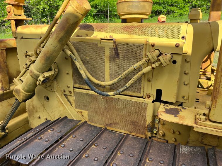 image for item EK8513 1976 Caterpillar D4D dozer