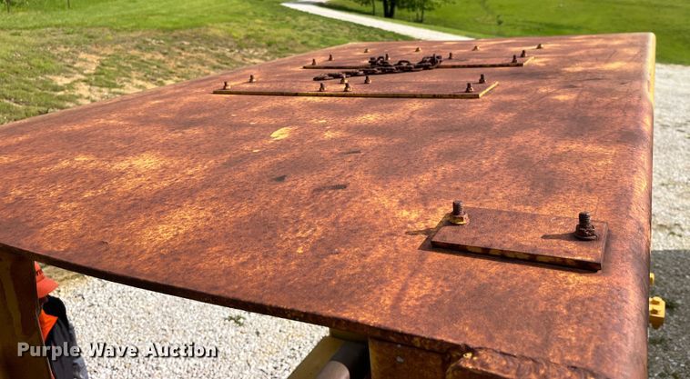 image for item EK8513 1976 Caterpillar D4D dozer