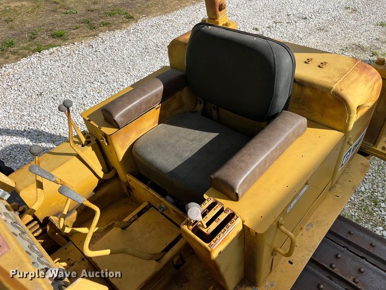 image for item EK8513 1976 Caterpillar D4D dozer