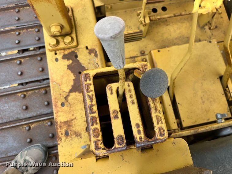 image for item EK8513 1976 Caterpillar D4D dozer